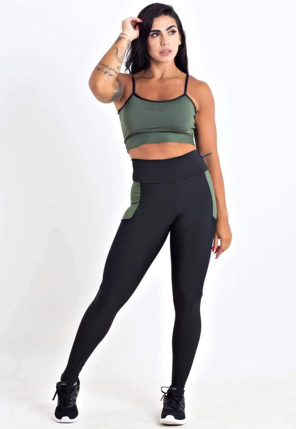 Conjunto Feminino Fitness Cropped e Calça Legging Preta Com Verde Militar Bolso